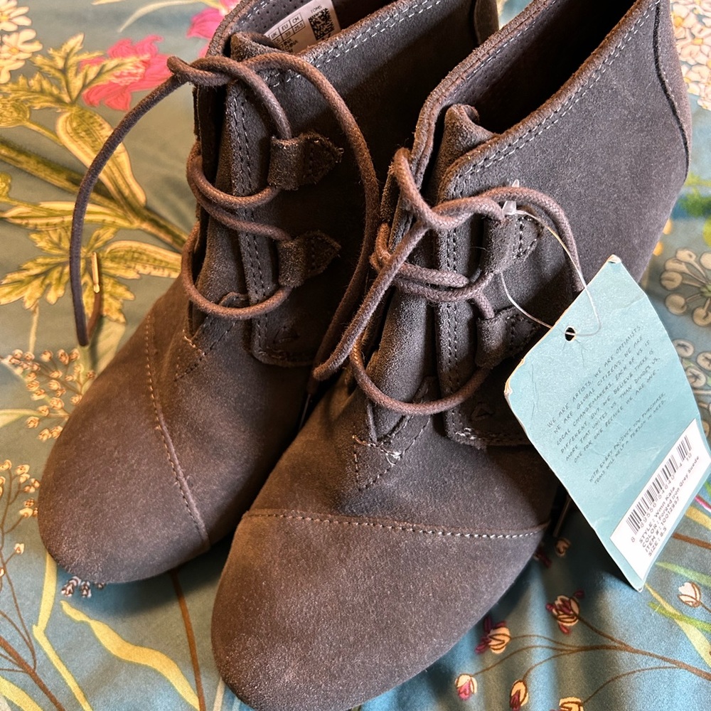 NWT Toms grey suede booties 8.5